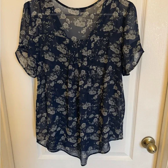 DR2 Blue and White Flutter Sleeve Blouse - Picture 2 of 3